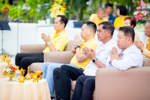 ภาพ No.180302:พิธีทำบุญตักบาตร ข้าวสารอาหารแห้ง แด่คณะสงฆ์ 99 รูป เนื่องในวันพ่อแห่งชาติ ปีที่ 50 ณ ศูนย์การค้าตลาดรังสิต ซ.รังสิต-ปทุมธานี 5 วันที่ 5 ธันวาคม พ.ศ. 2567