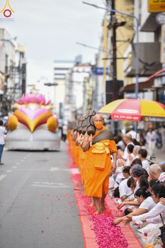 ภาพ No.128498:พิธีอัญเชิญพระบรมสารีริกธาตุ " ใจกลางเมืองนครหาดใหญ่ " เพื่อประดิษฐาน ณ มหารัตนเจดีย์สิริปทุมสวรรค์ (เจดีย์อริยพุทธะ 5 พระองค์) ศูนย์ปฏิบัติธรรมภาคใต้ อ.บางกล่ำ จ.สงขลา  วันที่ 9 มีนาคม พ.ศ. 2567 (ชุดที่ 2)