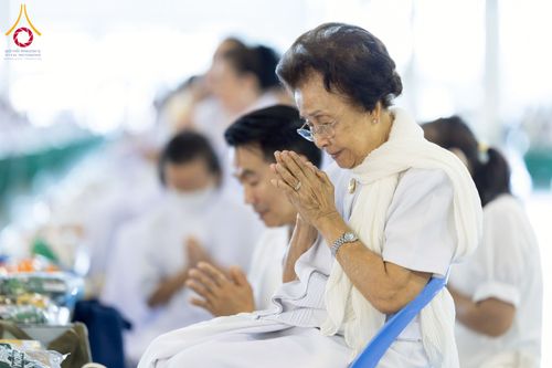 ภาพ No.223354:วันวิสาขบูชา วันอาทิตย์ที่ 11 พฤษภาคม พ.ศ. 2568 พิธีตักบาตร และปฎิบัติธรรม ณ สภาธรรมกายสากล วัดพระธรรมกาย