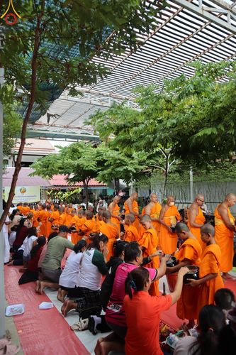 ภาพ No.61083:สามเณรออกบิณฑบาต และกิจกรรมอบรมสามเณร ในโครงการบรรพชาสามเณรฟื้นฟู พระพุทธศาสนาทั่วไทย ณ ศูนย์อบรมที่พักสงฆ์บ้านร่มเย็น จ.นราธิวาส วันที่ 2-15 เมษายน พ.ศ. 2567