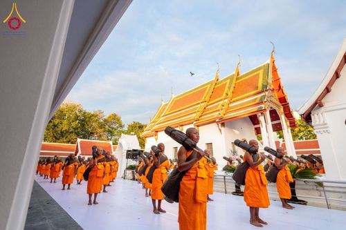 ภาพ No.197073:พระธรรมยาตราปฏิบัติธรรม และถ่ายภาพหมู่ประวัติศาสตร์ ณ วัดโบสถ์(บน) ตำบลบางคูเวียง อำเภอบางกรวย จังหวัดนนทบุรี ในโครงการธรรมยาตรา กตัญญูบูชา มหาปูชนียาจารย์ พระมงคลเทพมุนี(สด จนฺทสโร) พระผู้ปราบมาร อนุสรณ์สถาน 7 แห่ง ปีที่ 13 วันที่ 18 มกราคม พ.ศ. 2568