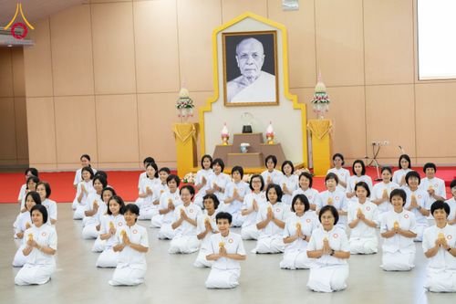 ภาพ No.161681:พิธีรับดวงแก้วนักเรียนบาลี ผู้สมัครสอบในนามวัดพระธรรมกาย วันพุธที่ 2 ตุลาคม พ.ศ. 2567 ณ เทวสภา อาคารร้อยปีคุณยายอาจารย์ฯ วัดพระธรรมกาย จ.ปทุมธานี