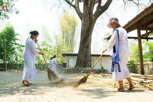 ภาพ No.140347:Photo Story มหัศจรรย์วัดดงดินแดง  EP.8  ภาพการเตรียมงาน การปฎิบัติงาน ของเหล่าผู้ทุ่มเทและเสียสละ เพื่อความสำเร็จของความมหัศจรรย์ ณ วัดดงดินแดง ต.ม่อนจอง อ.อมก๋อย จ.เชียงใหม่ วันที่ 1-7 เมษายน พ.ศ. 2567