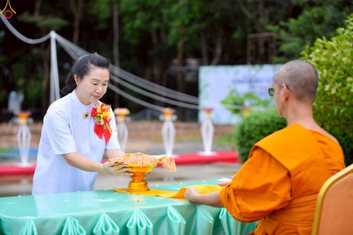 ภาพ No.249960:วันอังคารที่ 30 กันยายน พ.ศ. 2568 พิธีตอกเสามงคลต้นแรกอาคารเศรษฐีถาวร ที่พักผู้มาปฏิบัติธรรม ณ ศูนย์ปฏิบัติธรรมจันทบุรี