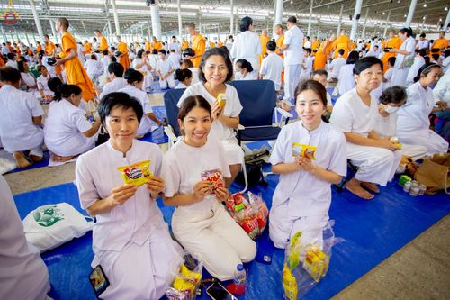 ภาพ No.227883:วันอาทิตย์ที่ 1 มิถุนายน พ.ศ. 2568 พิธีตักบาตร , พิธีบูชาข้าวพระ ณ วัดพระธรรมกาย จ.ปทุมธานี