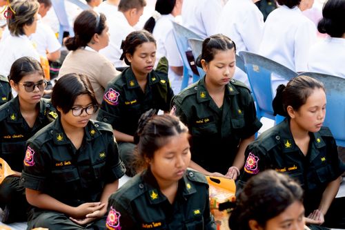 ภาพ No.234394:วันพฤหัสบดีที่ 24 กรกฎาคม พ.ศ. 2568 พิธีถวายสังฆทานแก่คณะสงฆ์ 323 วัด , พิธีมอบกองทุนหนุนแรงใจช่วยครูใต้ , พิธีทำบุญส่วนกุศลแด่ผู้วายชนม์ ในเหตุการณ์ความไม่สงบ 4 จังหวัด ชายแดนภาคใต้ (ปัตตานี , ยะลา , นราธิวาส , สงขลา) ปีที่ 21 ครั้งที่ 179 ณ วัดเวฬุวัน 