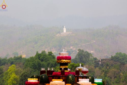 ภาพ No.139357:Photo Story  มหัศจรรย์วัดดงดินแดง Episode 7 พระภิกษุ-สามเณร ในโครงการบรรพชาอุปสมบทหมู่  กว่า 500 รูป ศีลจาริณีและสาธุชนกว่า 500 คน ร่วมพิธีบูชาข้าวพระ วัดดงดินแดง ต.ม่อนจอง อ.อมก๋อย จ.เชียงใหม่ วันอาทิตย์ที่ 7 เมษายน พ.ศ.2567