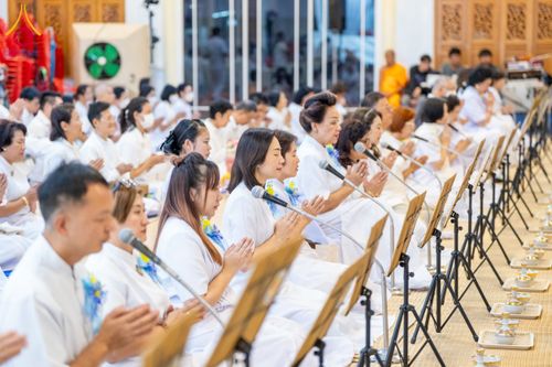 ภาพ No.195893:พิธีถวายภัตตาหารเป็นสังฆทาน แด่พระธรรมยาตรา ณ วัดโบสถ์(บน) ตำบลบางคูเวียง อำเภอบางกรวย จังหวัดนนทบุรี ในโครงการธรรมยาตรา กตัญญูบูชา มหาปูชนียาจารย์ พระมงคลเทพมุนี(สด จนฺทสโร) พระผู้ปราบมาร อนุสรณ์สถาน 7 แห่ง ปีที่ 13 วันที่ 16 มกราคม พ.ศ. 2568