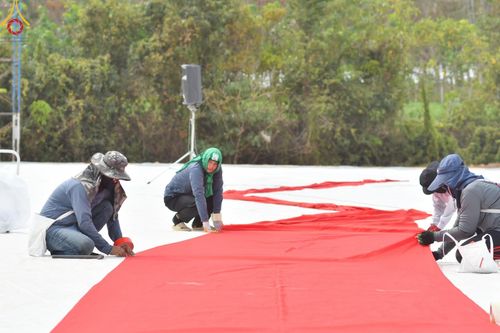 ภาพ No.128650:V.33 รวมพลังเพื่อบางกล่ำ การเตรียมงานของเจ้าหน้าที่หน่วยงานต่างๆ เพื่องานธรรมยาตราอัญเชิญพระบรมสารีริกธาตุ ประดิษฐาน ณ มหารัตนเจดีย์สิริปทุมสวรรค์ (เจดีย์อริยพุทธะ 5 พระองค์) ศูนย์ปฏิบัติธรรมภาคใต้ อ.บางกล่ำ จ.สงขลา ระหว่างวันที่ 9-10 มีนาคม พ.ศ. 2567