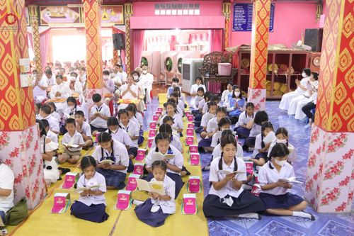 ภาพ No.203528:พิธีทอดผ้าป่าทำนุบำรุงศาสนสถาน ณ วัดตะเคียน ตำบลบางคูเวียง อำเภอบางกรวย จังหวัดนนทบุรี ในโครงการธรรมยาตรา กตัญญูบูชา มหาปูชนียาจารย์ พระมงคลเทพมุนี(สด จนฺทสโร) พระผู้ปราบมาร อนุสรณ์สถาน 7 แห่ง ปีที่ 13 วันที่ 29 มกราคม พ.ศ. 2568