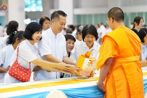 ภาพ No.139771:พิธีมุทิตาพระมหาอุปสมบทอุทิศชีวิต วันอาทิตย์ต้นเดือนที่ 2 มิถุนายน พ.ศ. 2567 ณ ห้องแก้วสารพัดนึก 1 วัดพระธรรมกาย