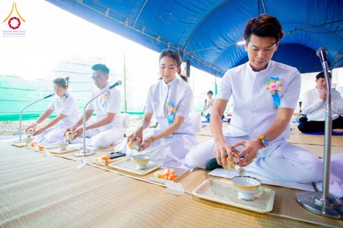 ภาพ No.191038:พิธีถวายภัตตาหารเป็นสังฆทาน แด่พระธรรมยาตรา ณ อนุสรณ์สถานคลองบางนางแท่น อ.สามพราน จ.นครปฐม ในโครงการธรรมยาตรา กตัญญูบูชา มหาปูชนียาจารย์ พระมงคลเทพมุนี(สด จนฺทสโร) พระผู้ปราบมาร อนุสรณ์สถาน 7 แห่ง ปีที่ 13 วันที่ 8 มกราคม พ.ศ. 2568