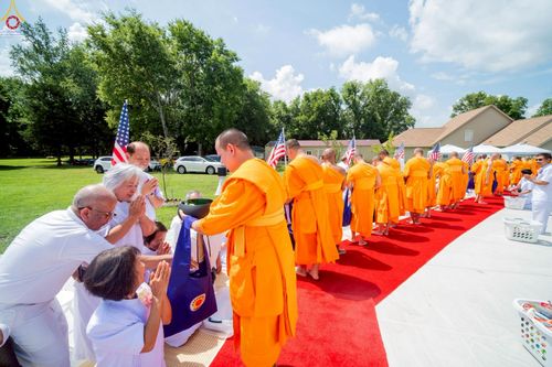 ภาพ No.234613:วันอาทิตย์ที่ 20 กรกฎาคม  พ.ศ.2568 พิธีทอดผ้าป่าภาคพื้นอเมริกา พิธีเจริญพระพุทธมนต์ ฉลองอาคารแก้วธรรมชัยรัตนอนันต์ วัดพระธรรมกายเทนเนสซี ประเทศสหรัฐอเมริกา