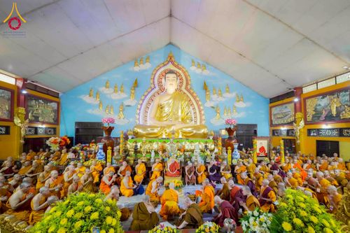 ภาพ No.274124:วันที่ 23 พฤศจิกายน พ.ศ. 2568 ประธานมูลนิธิธรรมกาย ถวายปัจจัยสมทบกฐินแด่ วัดเทียนเวียนเฟื้อกเซิน ศูนย์วิปัสสนาที่มีชื่อเสียง มากกว่า 50 ปีในเวียดนาม