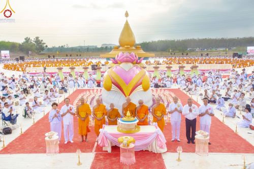 ภาพ No.129358:พิธีประดิษฐานพระบรมสารีริกธาตุ ณ มหารัตนะเจดีย์สิริปทุมสวรรค์ ศูนย์ปฏิบัติธรรมภาคใต้ อ.บางกล่ำ จ.สงขลา วันที่ 10 มีนาคม พ.ศ.2567