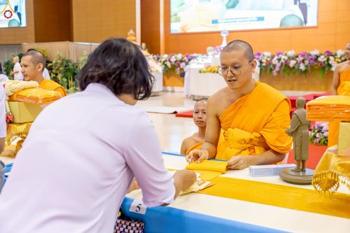 ภาพ No.228077:วันอาทิตย์ที่ 1 มิถุนายน พ.ศ. 2568 พิธีมุทิตาพระอุปสมบทอุทิศชีวิต ณ ห้องแก้วสารพัดนึก 1 วัดพระธรรมกาย