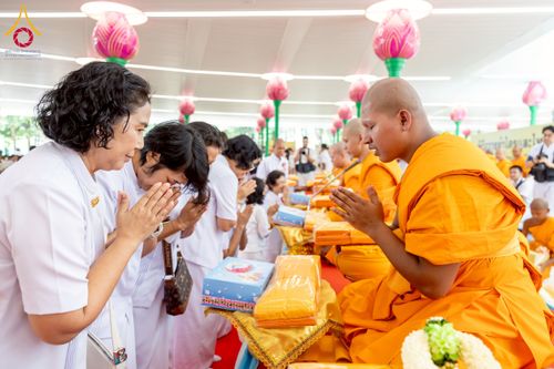 ภาพ No.223753:วันอาทิตย์ที่ 11 พฤษภาคม พ.ศ. 2568 พิธีอุปสมบทสามเณรเปรียญธรรมอุปสมบทอุทิศชีวิต 9 รูป อุบาสก 1 ท่าน ณ อุโบสถพระไตรปิฏกวัดพระธรรมกาย