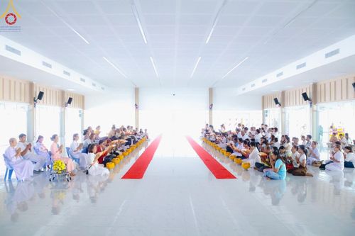 ภาพ No.186470:พิธีตัดปอย ปลงผม เวียนประทักษิณ  มอบบาตรผ้าไตร ขอขมาผู้ปกครอง และพิธีบรรพชาอุปสมบท  โครงการอุปสมบทหมู่บูชาธรรมมหาปูชนียาจารย์  ประจำปี 2567 ณ ศูนย์ปฏิบัติธรรมภาคใต้และวัดคงคาเลียบ อ.บางกล่ำ จ.สงขลา วันอาทิตย์ที่ 8 ธันวาคม พ.ศ. 2567