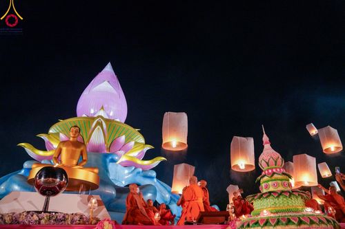 ภาพ No.97281:พิธีทอดผ้าป่า เพื่อสร้าง "ลานอเนกประสงค์พญานาค 4 ตระกูล" และพิธีจุดประทีปโคมลอย ลอยกระทง ถวายประทีปเป็นพุทธบูชา ณ พุทธอุทยานนานาชาติ จ.หนองคาย วันที่ 27 พฤศจิกายน พ.ศ. 2566