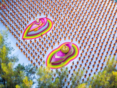 ภาพ No.189212:พระธรรมยาตราปฏิบัติธรรม และถ่ายภาพหมู่ประวัติศาสตร์ ในโครงการธรรมยาตรา กตัญญูบูชา มหาปูชนียาจารย์ พระมงคลเทพมุนี(สด จนฺทสโร) พระผู้ปราบมาร อนุสรณ์สถาน 7 แห่ง ปีที่ 13 วันที่ 4 มกราคม พ.ศ. 2568 ณ อนุสรณ์สถานมหาวิหารพระมงคลเทพมุนี (โลตัสแลนด์) อ.สองพี่น้อง