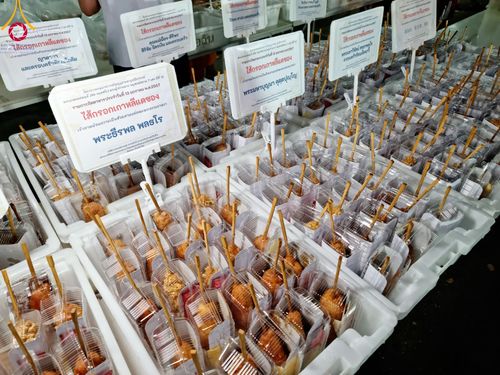 ภาพ No.111018:พิธีถวายภัตตาหารเป็นสังฆทาน แด่คณะพระธรรมยาตราฯ ในโครงการธรรมยาตรา กตัญญูบูชา มหาปูชนียาจารย์ พระมงคลเทพมุนี(สด จนฺทสโร) พระผู้ปราบมาร อนุสรณ์สถาน 7 แห่ง ปีที่ 12 วันที่ 13 มกราคม พ.ศ. 2567 ณ อนุสรณ์สถานมหาวิหารพระมงคลเทพมุนี  (โลตัสแลนด์) อ.สองพี่น้อง จ