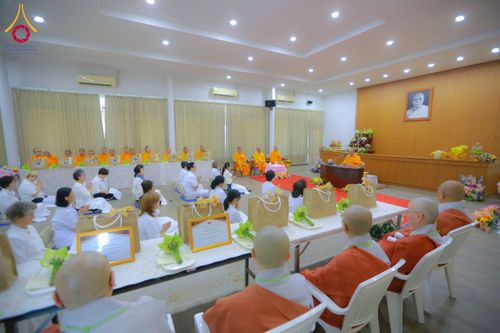 ภาพ No.197570:พิธีถวายสังฆทานคณะสงฆ์ 2 นิกายเชื่อมสัมพันธ์ไทย-เกาหลี วันอาทิตย์ที่ 5 มกราคม พ.ศ. 2568 ณ อาคารชมรมภาวนารักษ์ วัดพระธรรมกาย อำเภอคลองหลวง จังหวัดปทุมธานี