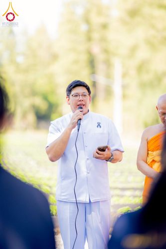 ภาพ No.271934:วันที่ 22 พฤศจิกายน พ.ศ. 2568 ผู้ว่าฯ ปทุมธานี ลงพื้นที่เยี่ยม “อำเภอคลองหลวง” พร้อมชมการเตรียมความพร้อมเทศกาลสวนดอกไม้ปทุมธานี “ทุ่งสวรรค์ ตะวันฉาย” ณ วัดพระธรรมกาย