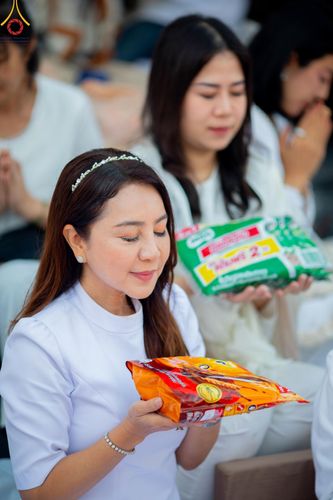 ภาพ No.197652:พิธีตักบาตรพระธรรมยาตรา ณ อนุสรณ์สถานลำดับที่ 4 สถานที่เกิดด้วยกายธรรม วัดโบสถ์(บน) ต.บางคูเวียง จ.นนทบุรี ในโครงการธรรมยาตรา กตัญญูบูชา มหาปูชนียาจารย์ พระมงคลเทพมุนี(สด จนฺทสโร) พระผู้ปราบมาร อนุสรณ์สถาน 7 แห่ง ปีที่ 13 วันที่ 19 มกราคม พ.ศ. 2568