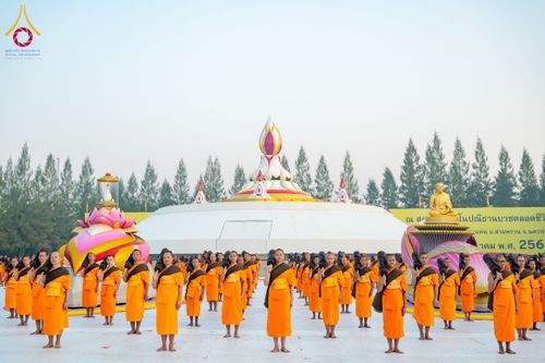 ภาพ No.191700:พระธรรมยาตราปฏิบัติธรรม และถ่ายภาพหมู่ประวัติศาสตร์ ณ อนุสรณ์สถานคลองบางนางแท่น อ.สามพราน จ.นครปฐม ในโครงการธรรมยาตรา กตัญญูบูชา มหาปูชนียาจารย์ พระมงคลเทพมุนี(สด จนฺทสโร) พระผู้ปราบมาร อนุสรณ์สถาน 7 แห่ง ปีที่ 13 วันที่ 8 มกราคม พ.ศ. 2568