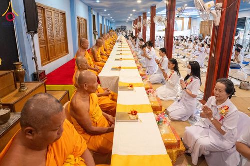 ภาพ No.196371:พิธีถวายภัตตาหารเป็นสังฆทาน แด่พระธรรมยาตรา ณ วัดโบสถ์(บน) ตำบลบางคูเวียง อำเภอบางกรวย จังหวัดนนทบุรี ในโครงการธรรมยาตรา กตัญญูบูชา มหาปูชนียาจารย์ พระมงคลเทพมุนี(สด จนฺทสโร) พระผู้ปราบมาร อนุสรณ์สถาน 7 แห่ง ปีที่ 13 วันที่ 17 มกราคม พ.ศ. 2568