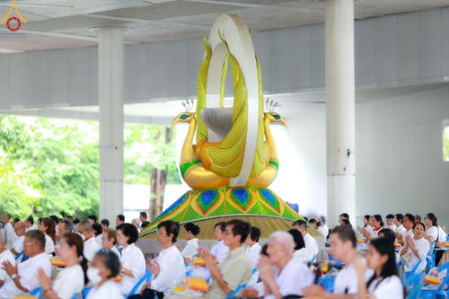 ภาพ No.158845:พิธีบุพเปตพลี ครั้งที่ 156 ร่วมอุทิศบุญแด่หมู่ญาติที่ล่วงลับไปแล้ว และสืบทอดอายุพระพุทธศาสนา วันพุธที่ 2 ตุลาคม พ.ศ. 2567 (วันพระ แรม 15 ค่ำ เดือน 10) ณ หอฉันคุณยายอาจารย์ฯ วัดพระธรรมกาย