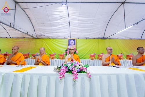 ภาพ No.199379:พิธีถวายภัตตาหารเป็นสังฆทาน แด่พระธรรมยาตรา ณ อนุสรณ์สถานบางปลา วัดบางปลา อำเภอบางเลน จังหวัดนครปฐม ในโครงการธรรมยาตรา กตัญญูบูชา มหาปูชนียาจารย์ พระมงคลเทพมุนี(สด จนฺทสโร) พระผู้ปราบมาร อนุสรณ์สถาน 7 แห่ง ปีที่ 13 วันที่ 22 มกราคม พ.ศ. 2568