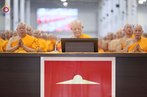 ภาพ No.59960:พิธีเจริญพระพุทธมนต์ "ฉลองอายุวัฒนมงคล 80 ปี หลวงพ่อธัมมชโย" พิธีถวายไทยธรรม คณะสงฆ์ 10,000 กว่าวัดทั่วประเทศ ในวันคุ้มครองโลก วันจันทร์ที่ 22 เมษายน พ.ศ. 2567 ณ สภาธรรมกายสากล วัดพระธรรมกาย จ.ปทุมธานี