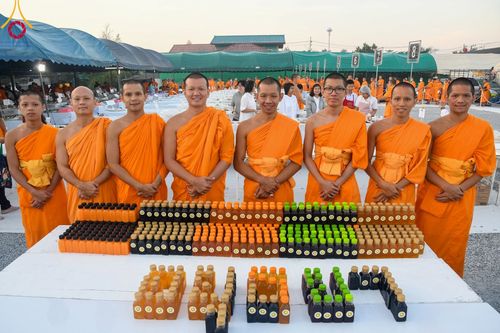 ภาพ No.108102:พิธีถวายภัตตาหารเป็นสังฆทาน แด่คณะพระธรรมยาตราฯ ในโครงการธรรมยาตรากตัญญูบูชา มหาปูชนียาจารย์ พระมงคลเทพมุนี(สด จนฺทสโร) พระผู้ปราบมาร อนุสรณ์สถาน 7 แห่ง ปีที่ 12 วันที่ 8 มกราคม พ.ศ. 2567 ณ อนุสรณ์สถานมหาวิหารพระมงคลเทพมุนี (โลตัสแลนด์) อ.สองพี่น้อง จ.สุ