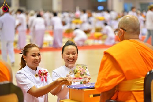 ภาพ No.95288:พิธีมุทิตาพระมหาเถระและพระเถระ ครั้งที่ 29 วันอาทิตย์ที่ 19 พฤศจิกายน พ.ศ. 2566 ณ ห้องแก้วสารพัดนึก สภาธรรมกายสากล วัดพระธรรมกาย