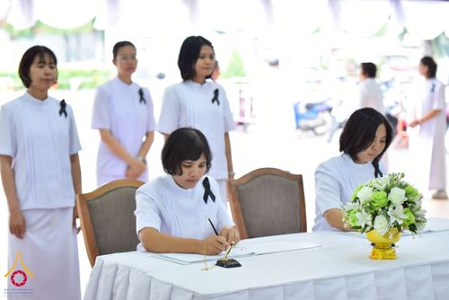 ภาพ No.267574:วันที่ 7 พฤศจิกายน พ.ศ. 2568 พสกนิกรอำเภอคลองหลวง รวมใจบำเพ็ญกุศลปัณรสมวาร (15 วัน) อุทิศถวายเป็นพระราชกุศลแด่ “สมเด็จพระพันปีหลวง” ณ วัดพระธรรมกาย