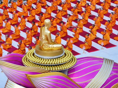 ภาพ No.107130:พิธีจุดประทีปถวายเป็นพุทธบูชา และบูชาธรรมมหาปูชนียาจารย์ ในโครงการธรรมยาตรากตัญญูบูชา มหาปูชนียาจารย์ พระมงคลเทพมุนี(สด จนฺทสโร) พระผู้ปราบมาร  อนุสรณ์สถาน 7 แห่ง ปีที่ 12  วันที่ 6 มกราคม พ.ศ. 2567 ณ อนุสรณ์สถานมหาวิหารพระมงคลเทพมุนี อ.สองพี่น้อง จ.สุพร