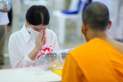 ภาพ No.76652:พิธีถวายโคมมาฆประทีป น้อมถวายเป็นพุทธบูชา แด่คณะพระภิกษุ สามเณร วัดพระธรรมกาย วันที่ 25 กุมภาพันธ์ พ.ศ. 2566