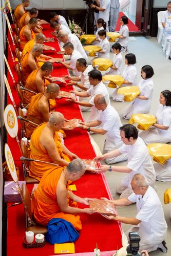 ภาพ No.230950:วันอังคารที่ 1 กรกฎาคม พ.ศ. 2568 ผู้ว่าราชการจังหวัดปทุมธานี เป็นประธานพิธีต้อนรับ สัญญาบัตร พัดยศ พระครูสัญญาบัตรสายต่างประเทศ วัดพระธรรมกาย ประจำปี พ.ศ. 2568 จำนวน 19 รูป