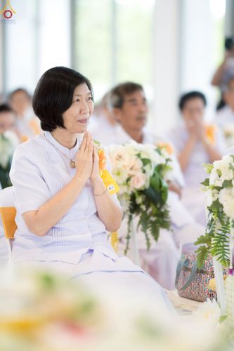 ภาพ No.239406:วันอาทิตย์ที่ 17 สิงหาคม พ.ศ. 2568 พิธีกดปุ่มอัญเชิญรูปเหมือน พระมงคลเทพมุนี (สด จันทสโร)  ณ มหาวิหารแก้วพระมงคลเทพมุนี  ศูนย์ปฏิบัติธรรมแก้วเมืองเลย