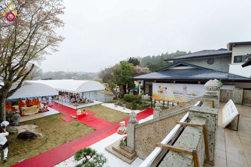 ภาพ No.220897:วันที่ 13 เมษายน พ.ศ. 2568 พิธีโปรยรัตนชาติปฐมเริ่มสถาปนาเจดีย์ และ พิธีเปิดหมู่บ้านปฏิบัติธรรม เพื่อการบรรลุธรรม ณ วัดป่าธรรมกายนานาชาติโทชิหงิ  ประเทศญี่ปุ่น