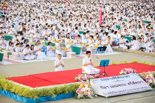 ภาพ No.105258:พิธีตักบาตรฉลองพระบวชใหม่ รุ่นบูชาธรรมมหาปูชนียาจารย์ และต้อนรับศักราชใหม่ วันจันทร์ที่ 1 มกราคม พ.ศ. 2567 ณ ลานธรรมพระมหาธรรมกายเจดีย์ วัดพระธรรมกาย