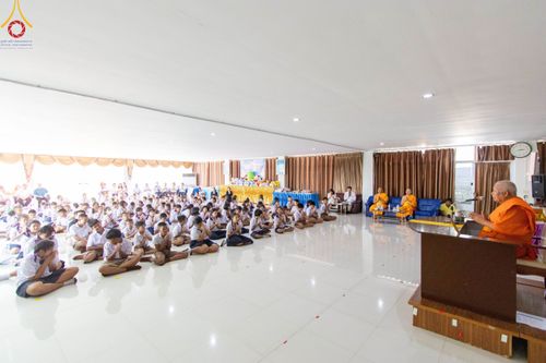 ภาพ No.104913:วันรวมพลังเด็กดี V-star ผู้นำฟื้นฟูศีลธรรมโลก จังหวัดกำแพงเพชร ณ ศูนย์ปฏิบัติธรรมกำแพงเพชร ในอุปถัมภ์พระพรหมวชิรปัญญาจารย์ วันที่ 22 ธันวาคม พ.ศ. 2566