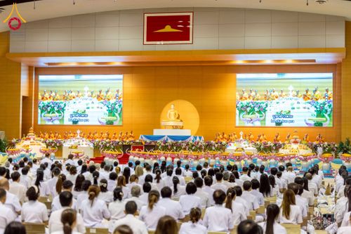 ภาพ No.215314:วันอาทิตย์ต้นเดือนที่ 6 เมษายน พ.ศ. 2568 พิธีบูชาข้าวพระ สภาธรรมกายสากล วัดพระธรรมกาย