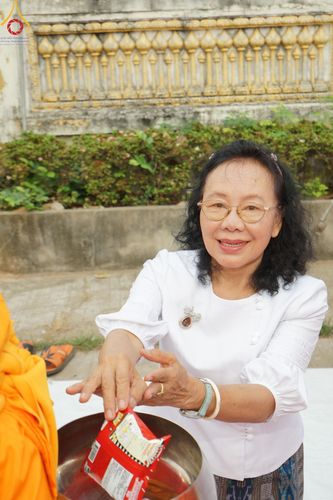 ภาพ No.135408:โครงการตักบาตรข้าวสารอาหารแห้งพระภิกษุสามเณร ๑,๐๐๐ รูป วันอังคารที่ ๙ เมษายน พ.ศ.๒๕๖๗ ณ ถนนหน้าที่ว่าการอำเภอคลองขลุง (เส้นเลียบแม่น้ำปิง) ตำบลคลองขลุง อำเภอคลองขลุง จังหวัดกำแพงเพชร