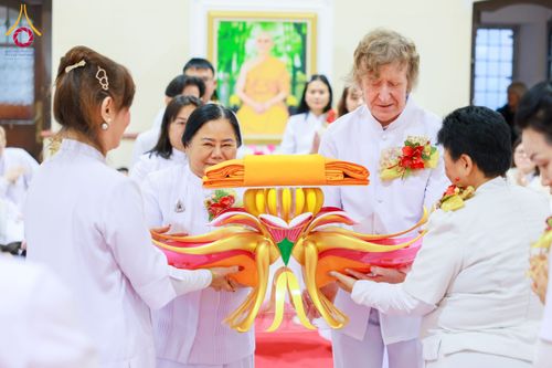 ภาพ No.175340:พิธีทอดกฐิน วัดพระธรรมกายแมนเชสเตอร์ เอดจลีย์ สต็อคพอร์ต ประเทศอังกฤษ ในโครงการกฐินสามัคคีทั่วไทย 30,000 วัด บูชาธรรม 80 ปี หลวงพ่อธัมมชโย โดยคณะศิษยานุศิษย์วัดพระธรรมกาย วันที่ 10 พฤศจิกายน พ.ศ. 2567