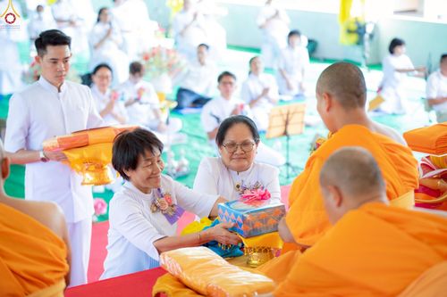 ภาพ No.255280:วันที่ 12 ตุลาคม พ.ศ. 2568 พิธีอัญเชิญพระบรมสารีริกธาตุและบรรจุ ลงในพระเกตุพระประธาน , พิธีทอดกฐินสามัคคีทั่วไทย 30,000 วัด โดยคณะศิษยานุศิษย์ วัดพระธรรมกาย  บูชาธรรม 81 ปี หลวงพ่อธัมมชโย ณ ธุดงคสถานเขาย้อย จ.เพชรบุรี