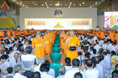 ภาพ No.209345:วันอาทิตย์ที่ 2 มีนาคม พ.ศ. 2568 พิธีตักบาตร ข้าวสารอาหารแห้ง ณ บ้านแก้วเรือนทองคุณยายฯ สภาธรรมกายสากล วัดพระธรรมกาย