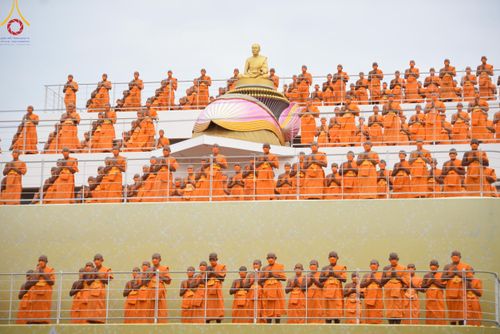 ภาพ No.119003:คณะพุทธบุตรธรรมยาตราร่วมปฏิบัติธรรม และถ่ายภาพหมู่ประวัติศาสตร์ ในโครงการธรรมยาตราฯ ปีที่ 12  วันที่ 25 มกราคม พ.ศ. 2567  ณ อาคารธรรมยาตรา กตัญญูบูชามหาปูชนียาจารย์  ตรงข้ามวัดปากน้ำภาษีเจริญ จ.กรุงเทพมหานคร