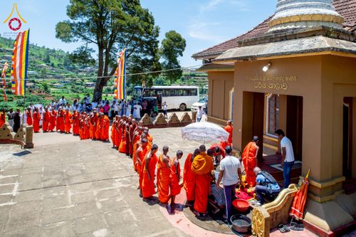ภาพ No.225666:วันที่ 5 พฤษภาคม พ.ศ. 2568 พิธีบิณฑบาตรอบเมืองนูวราอิลิย่า ฉลองเทศกาลวิสาขบูชา แห่งชาติประเทศศรีลังกา